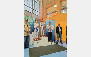 Cathy qui a reçu la médaille pour Daneel qui n'a pu assister à la remise des récompenses.